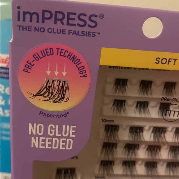 Positively Radiant Brightening Cleanser and Scrub Set - Picture 6 of 17